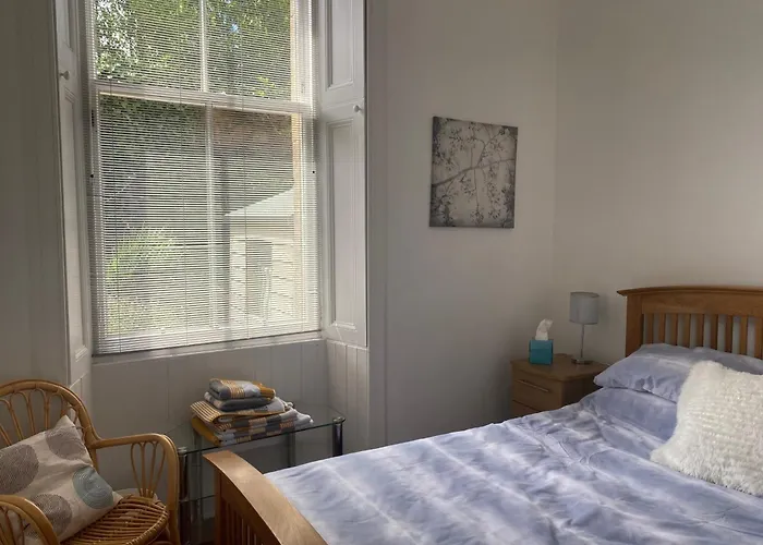 Апартаменты Lovely Main Door 2 Bed *