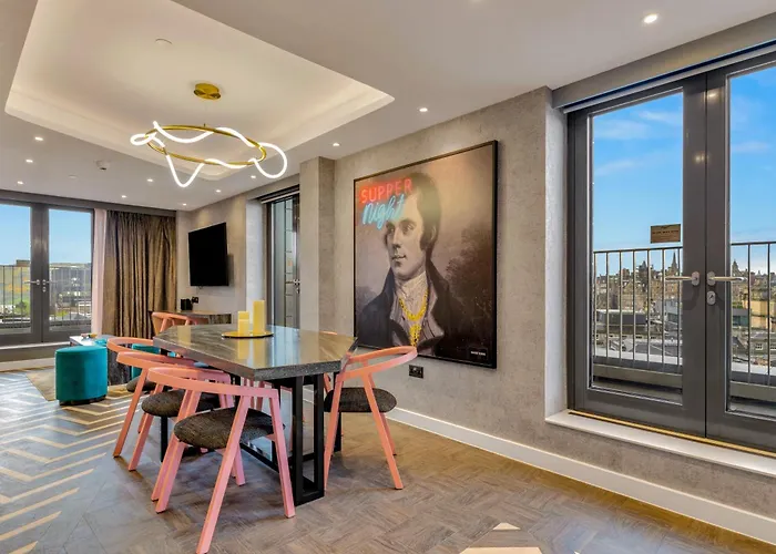 Roomzzz Aparthotel Edinburgh