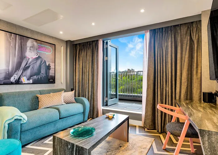 Roomzzz Aparthotel Edinburgh