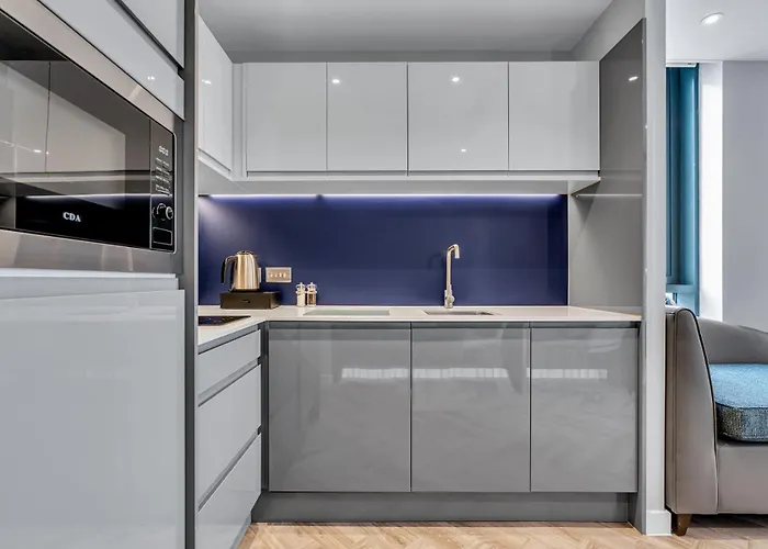 Roomzzz 4* Edinburgh