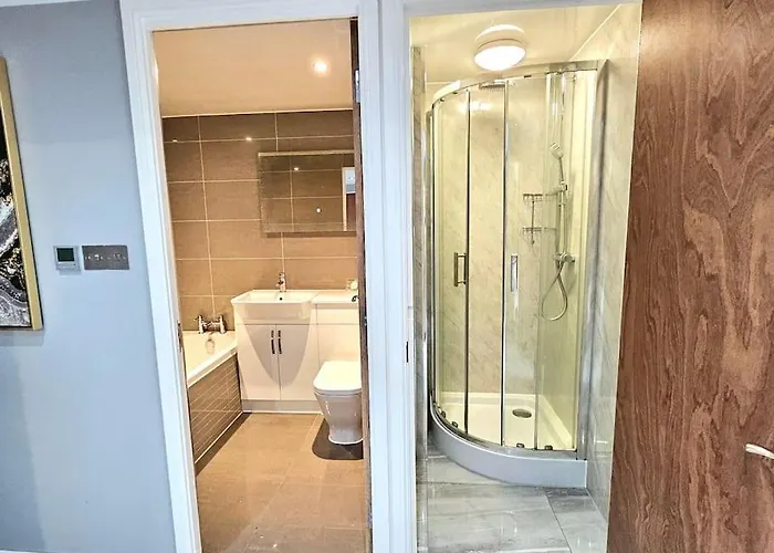 Lovely 3 Bedroom By Sensational Short Lets & Service With 6 Beds