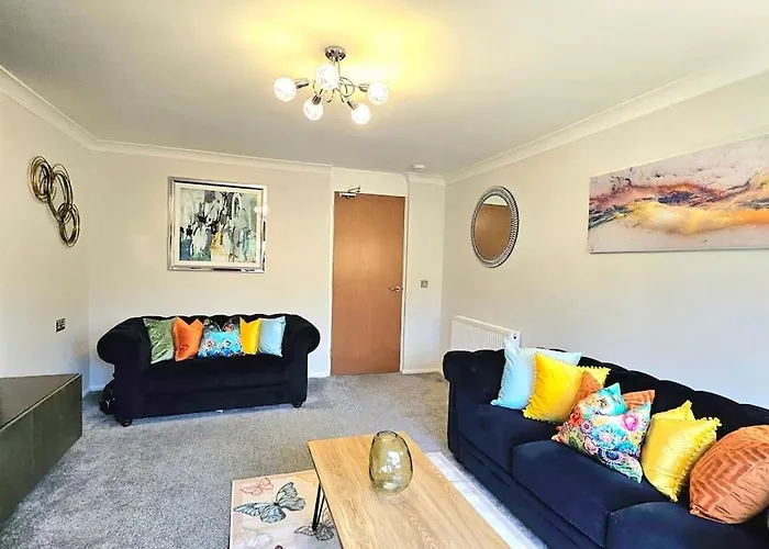 Lovely 3 Bedroom By Sensational Short Lets & Service With 6 Beds Appartement