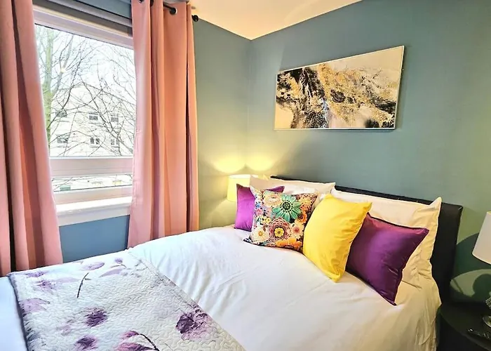 Lovely 3 Bedroom By Sensational Short Lets & Service With 6 Beds Appartement