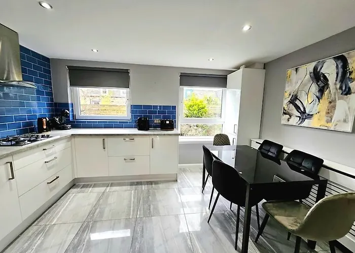 Διαμέρισμα Lovely 3 Bedroom By Sensational Short Lets & Service With 6 Beds *