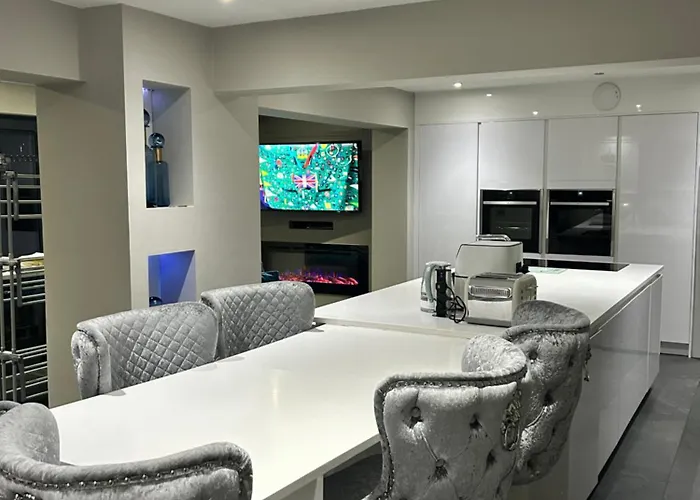Semesterbostad Large Modern Family In Murrayfield - Very Close To Centre - 10 Mins By Direct Bus - Private Driveway & Garden Edinburg