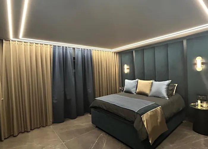 Large Modern Family In Murrayfield - Very Close To Centre - 10 Mins By Direct Bus - Private Driveway & Garden Holiday home