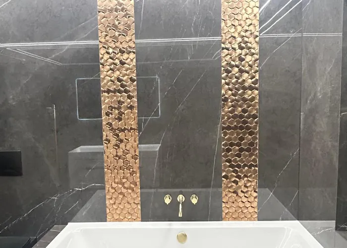 Large Modern Family In Murrayfield - Very Close To Centre - 10 Mins By Direct Bus - Private Driveway & Garden