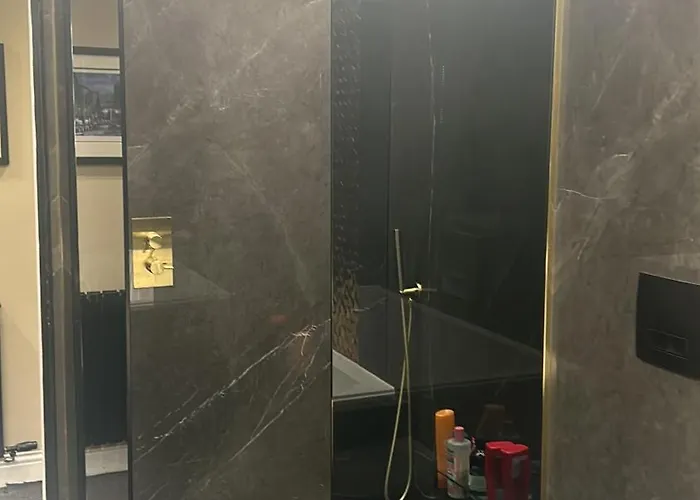 Large Modern Family In Murrayfield - Very Close To Centre - 10 Mins By Direct Bus - Private Driveway & Garden Edinburgh