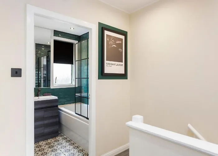 Hotel Stylish 3 Bed Abode - Parking And Garden *
