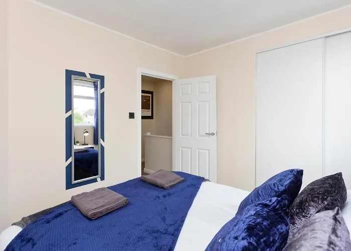 Stylish 3 Bed Abode - Parking And Garden Hotel *