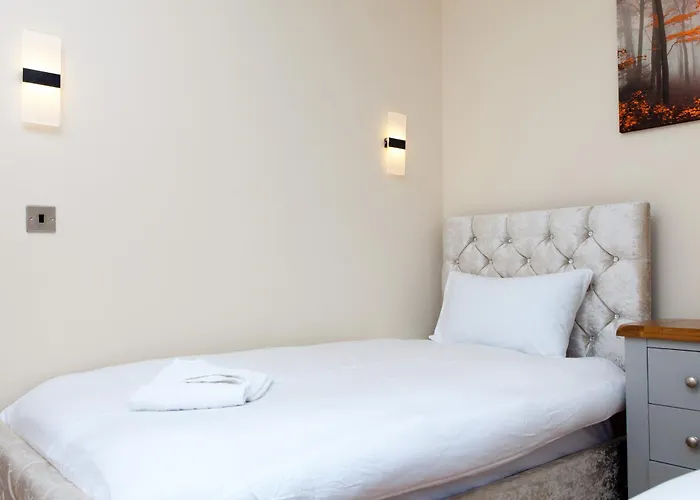 Luxe Arthurs Seat View Townhouse With Hot Tub Edinburgh