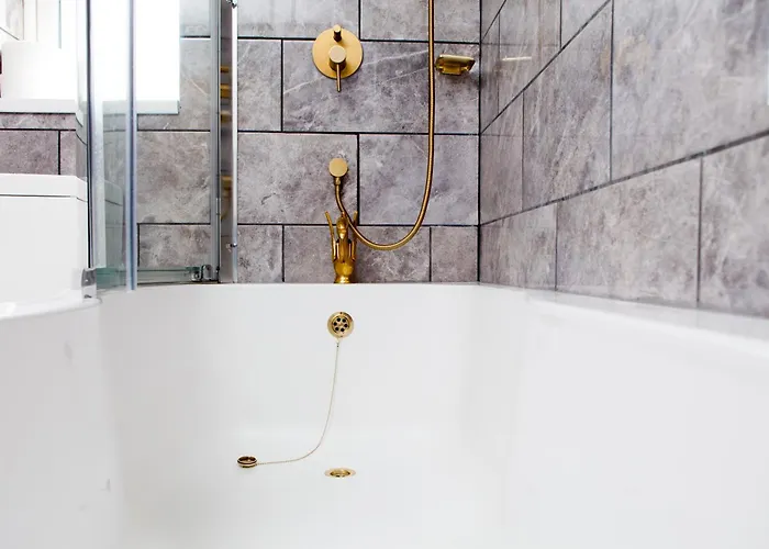 Luxe Arthurs Seat View Townhouse With Hot Tub * Edinburgh