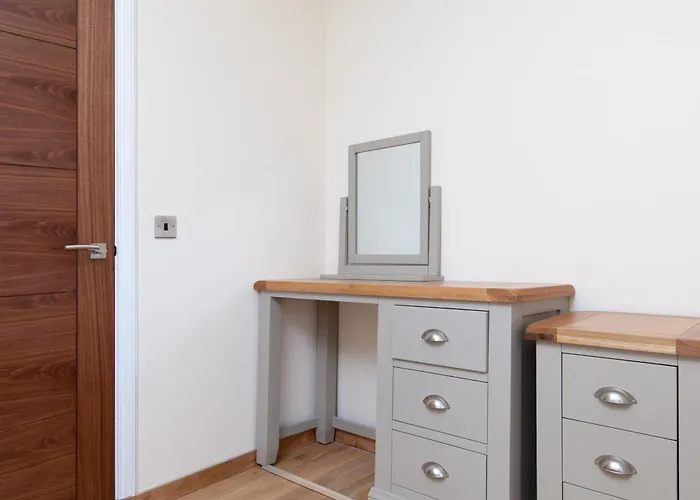 Luxe Arthurs Seat View Townhouse With Hot Tub Edinburgh