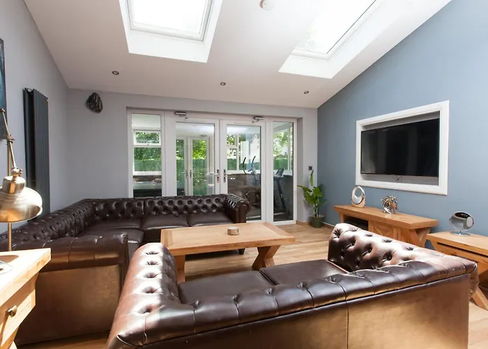 Luxe Arthurs Seat View Townhouse With Hot Tub