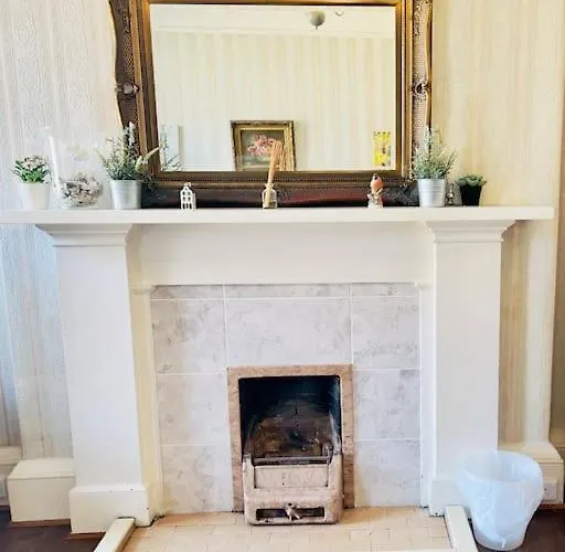 Lauriston Park Apartment *