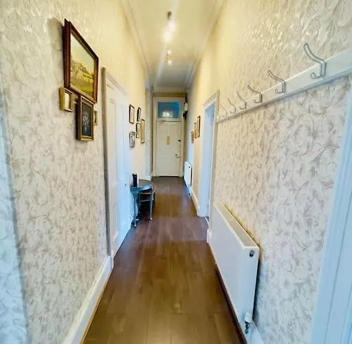 Lauriston Park Apartment *
