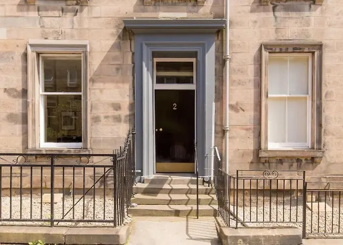 Lauriston Park Apartment