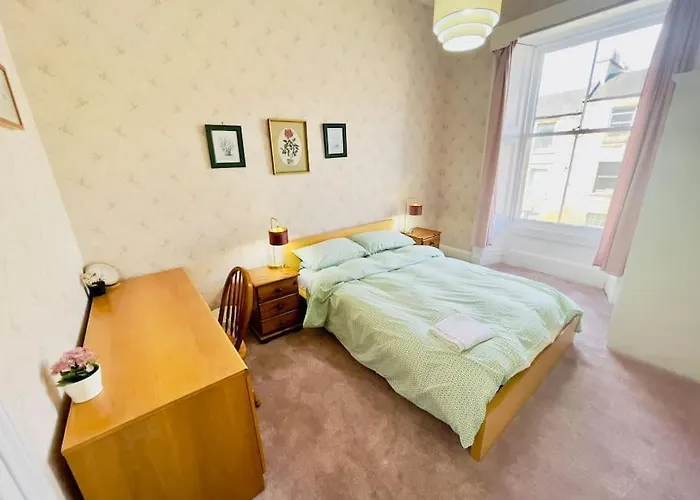 Lauriston Park Apartment *