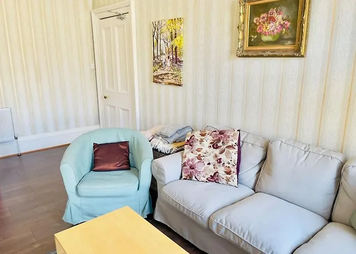 Lauriston Park Apartment