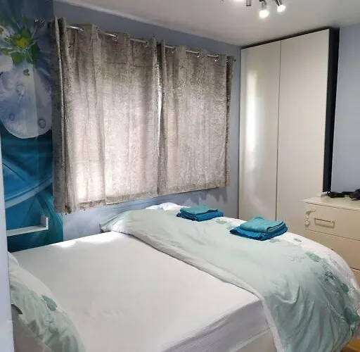 Double Ensuite Room, 1-minute Walk To Bus Stop Edinburgh