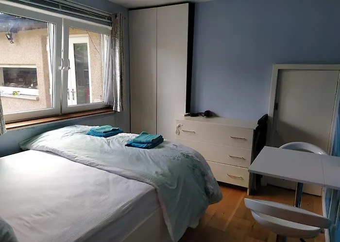 Double Ensuite Room, 1-minute Walk To Bus Stop *