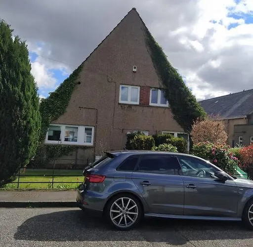 Double Ensuite Room, 1-minute Walk To Bus Stop Edinburgh