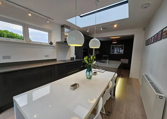 Kaimes Kip: Stylish Five Bedroom