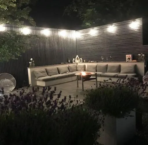 Kaimes Kip: Stylish Five Bedroom Дом отдыха *