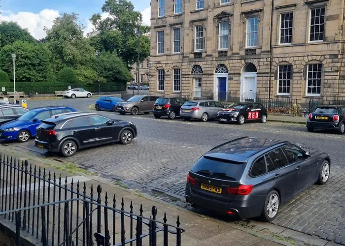 3 Double-bed Georgian In Prime Location شقة