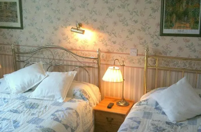 לינה וארוחת בוקר Almond House *