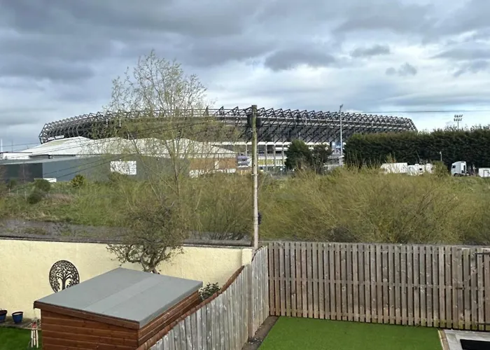 Riversdale House Next To Murrayfield Stadium Edynburg
