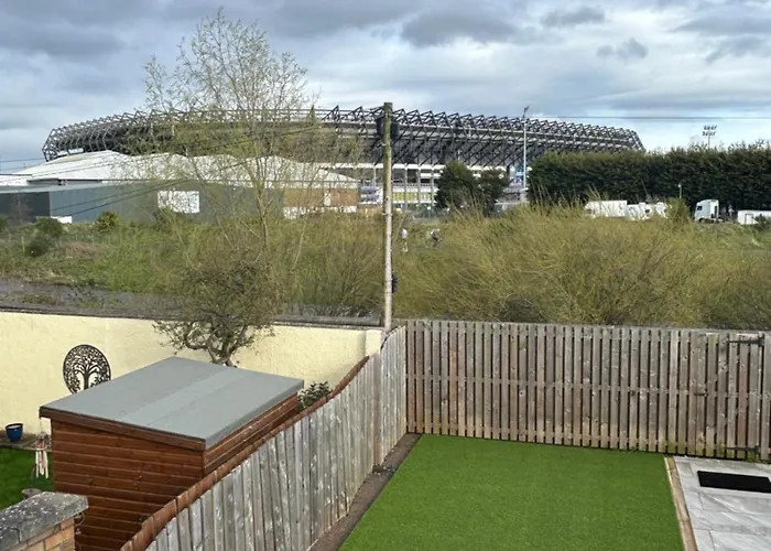 Riversdale House Next To Murrayfield Stadium