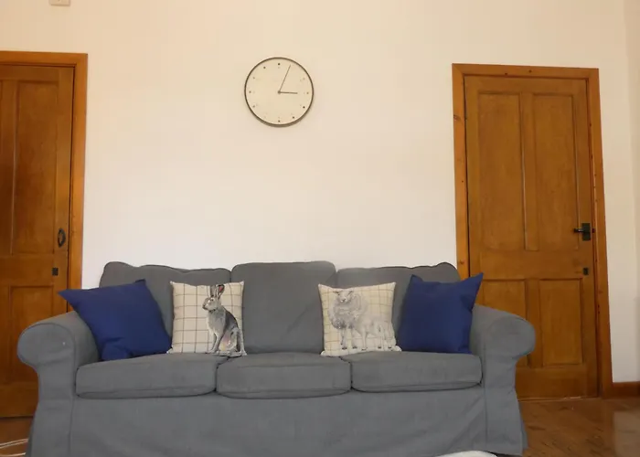 Apartment 2-bed Flat In *