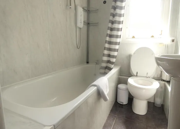 2-bed Flat In Apartment