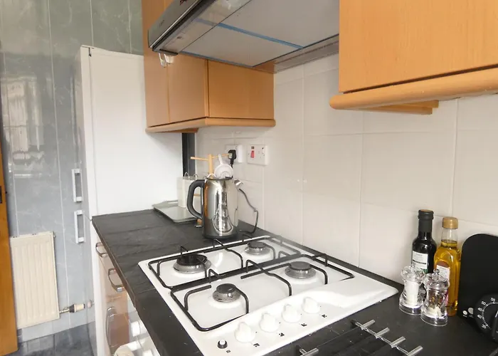 2-bed Flat In * Edinburgh
