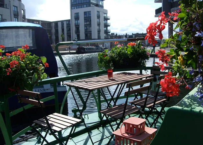 Úszó hotel - Houseboats Edinburgh