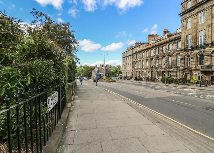 דירה 3 Lynedoch Place אדינבורו