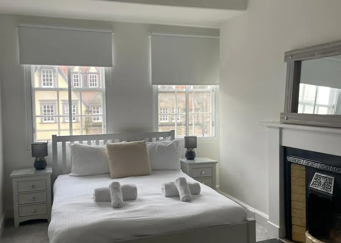 Modern Royal Mile 2 Bed Flat - Pass The Keys Edynburg