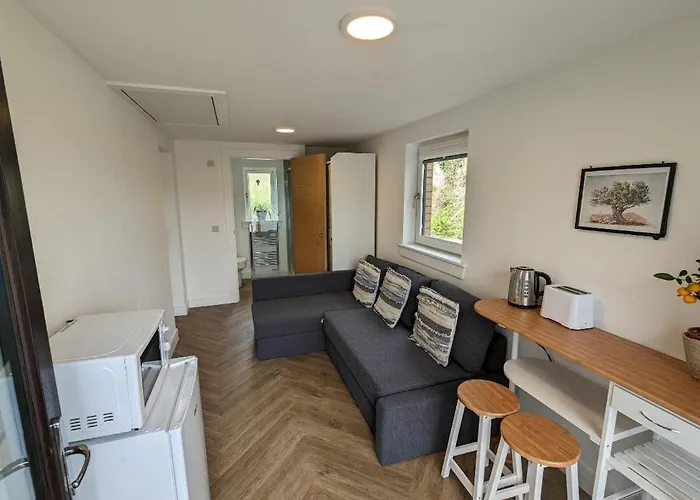 Alloggio in famiglia En-suite Double With Private Entrance