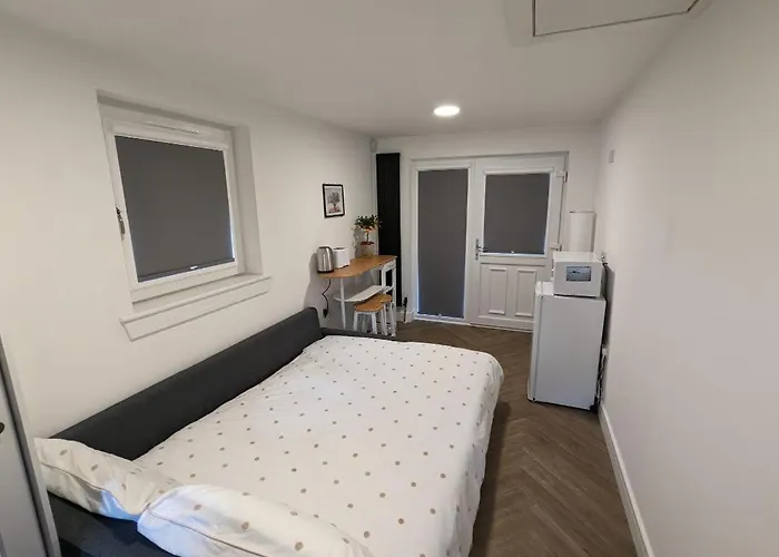 Alloggio in famiglia En-suite Double With Private Entrance *