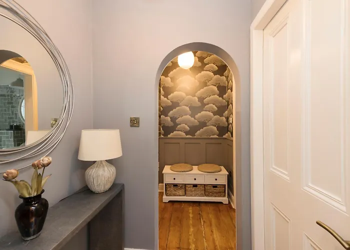 Joivy Stylish Flat Near Calton Hill Edinburgh