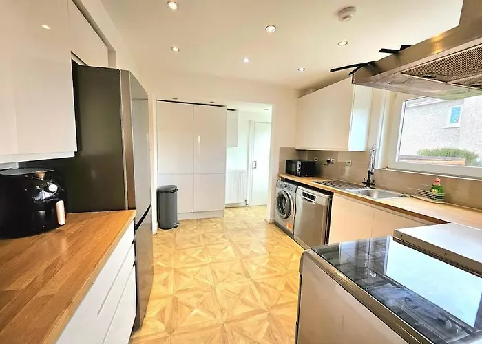 3 Bed House With 6 Beds By Sensational