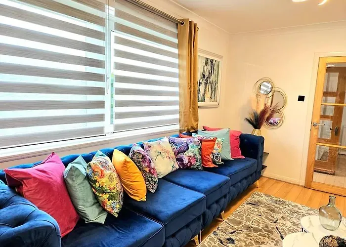 דירה 3 Bed House With 6 Beds By Sensational *