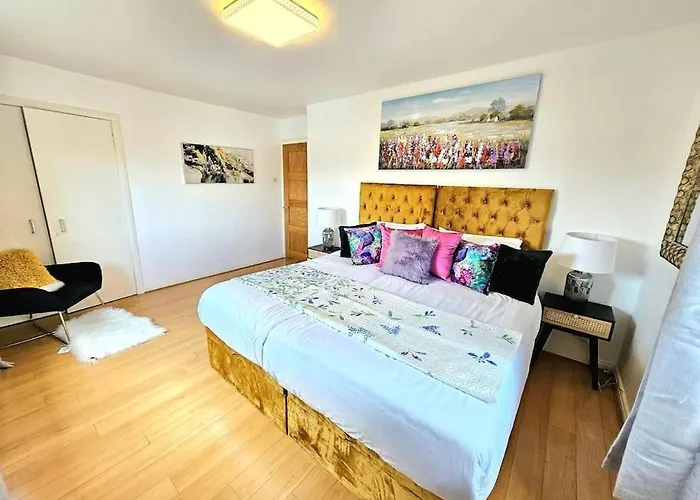 דירה 3 Bed House With 6 Beds By Sensational אדינבורו