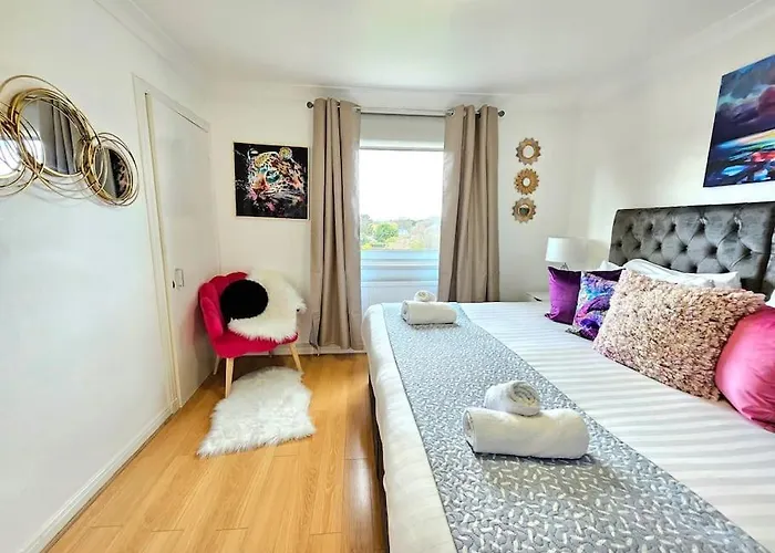 3 Bed House With 6 Beds By Sensational אדינבורו