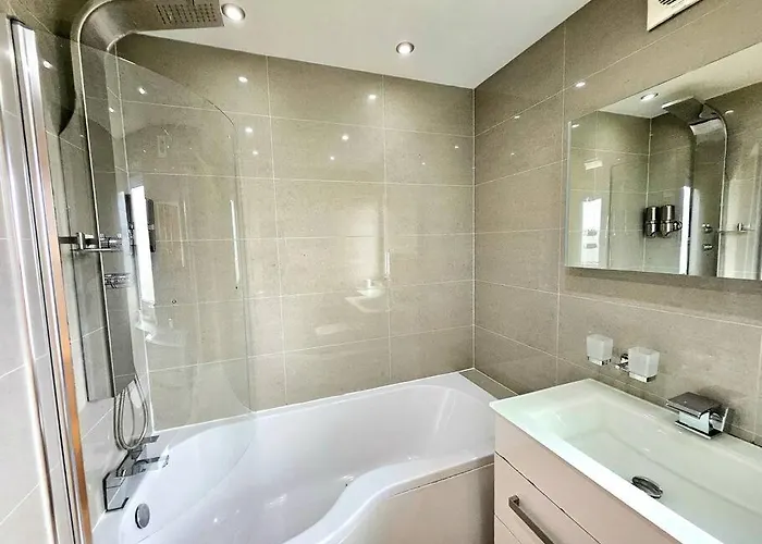 דירה 3 Bed House With 6 Beds By Sensational אדינבורו