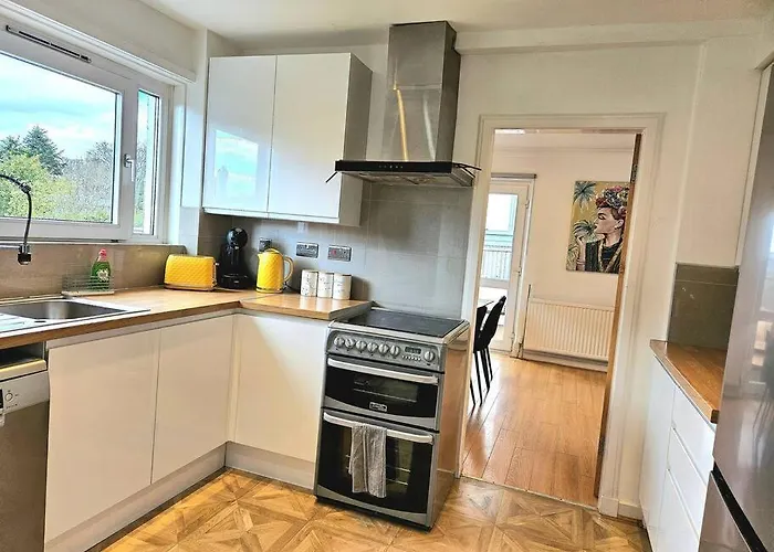 דירה 3 Bed House With 6 Beds By Sensational *