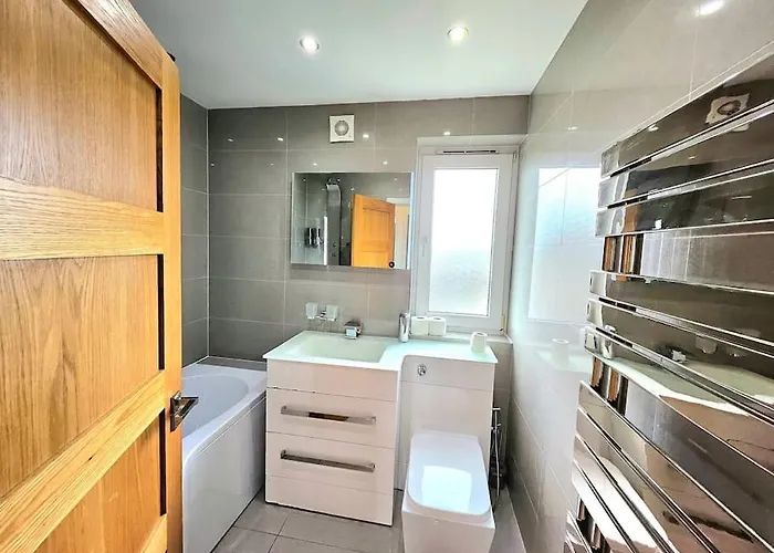 3 Bed House With 6 Beds By Sensational