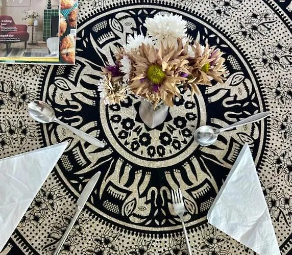 Edinburghs Arthurs Seat View *