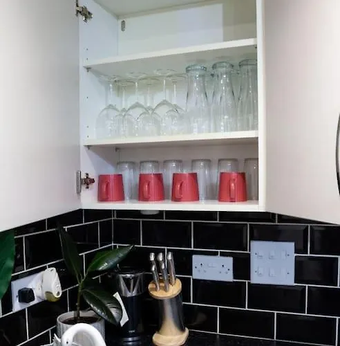 4 Bed Complete In Near Airport * Edimburgo